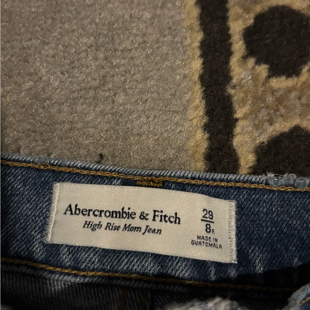 Abercrombie high rise mom jeans - Picture 2 of 3